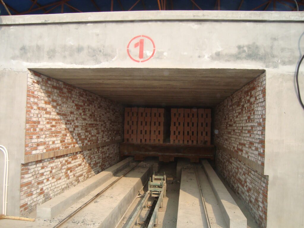 Heavy duty belt conveyor system in clay brick manufacturing plant