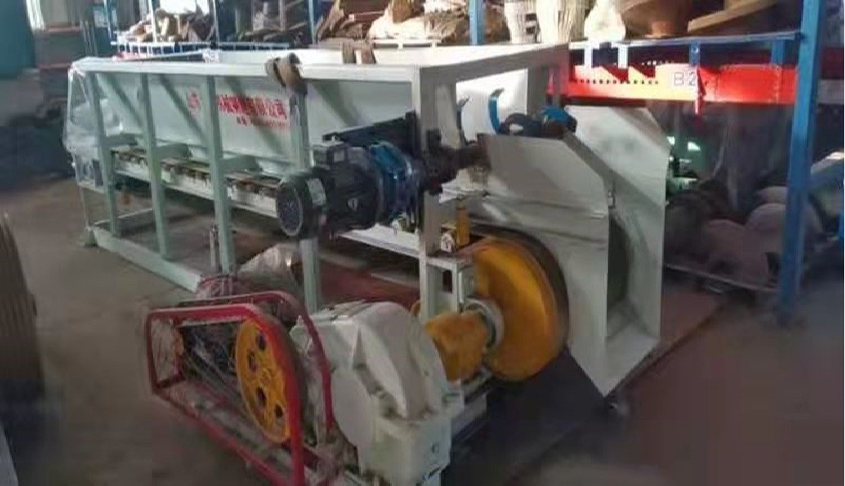 Continuous Clay Feeding Box Feeder