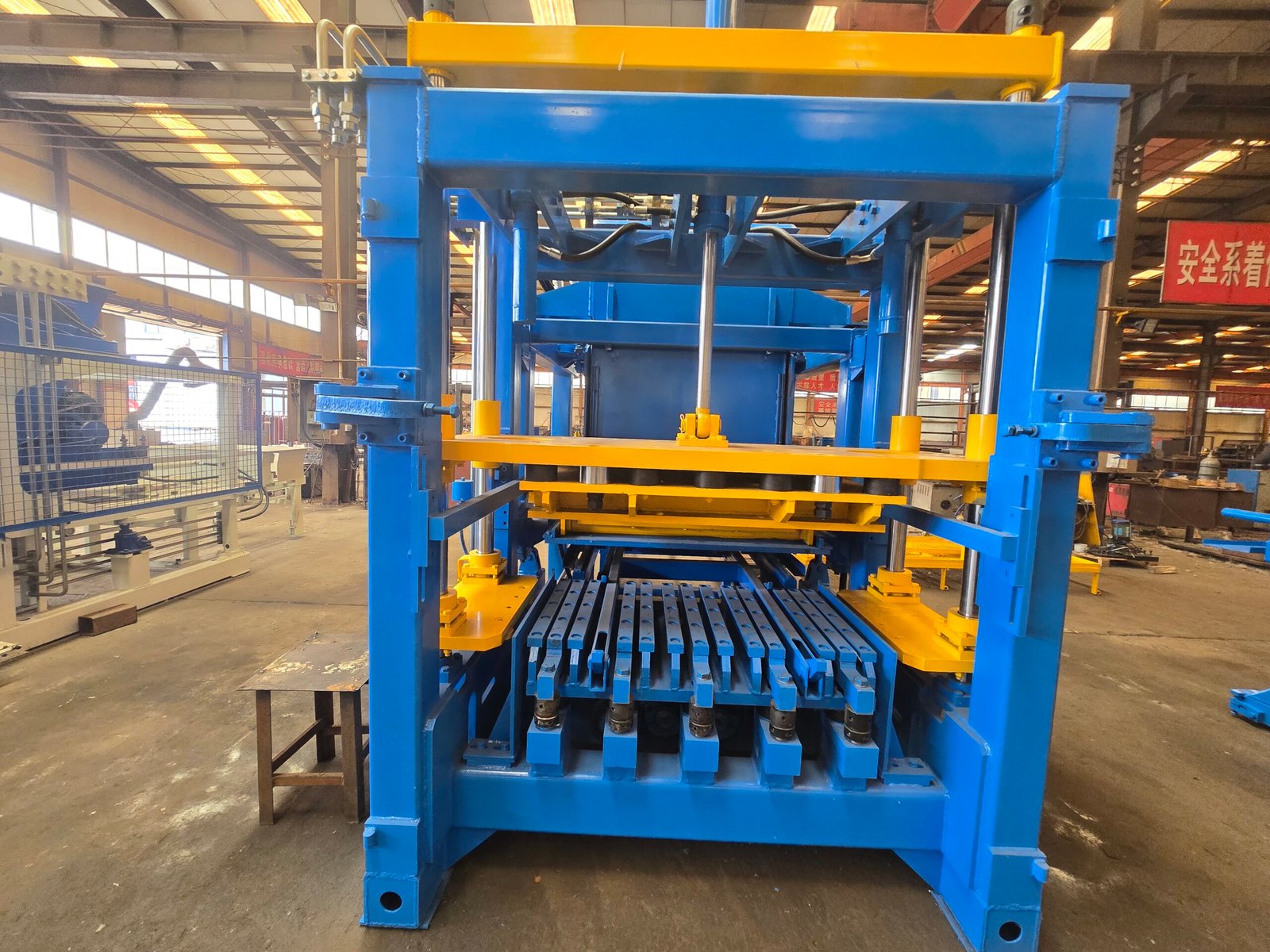 QT10-15 concrete block machine photo one